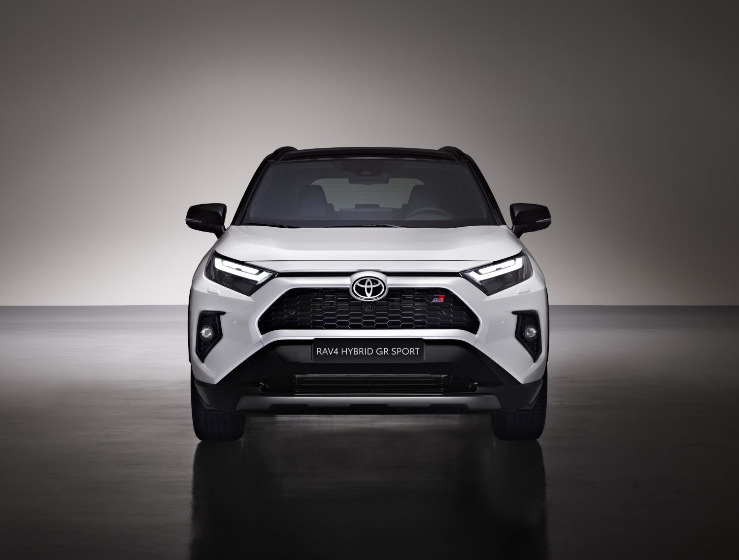 09_Toyota-RAV4-krijgt-sportieve-topuitvoering-RAV4-GR-SPORT_Hybrid-1500x1136